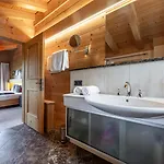 Дом отдыха Harmony Deluxe Chalet, Sauna & Fireplace By Belle-stay