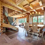 Harmony Deluxe Chalet, Sauna&fireplace By Belle-stay