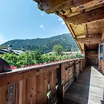 Harmony Deluxe Chalet, Sauna&fireplace By Belle-stay *