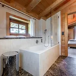 Harmony Deluxe Chalet, Sauna&fireplace By Belle-stay *