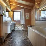 Harmony Deluxe Chalet, Sauna&fireplace By Belle-stay